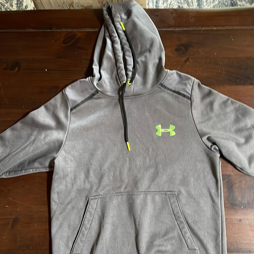 Men’s S gray under armour hoodie